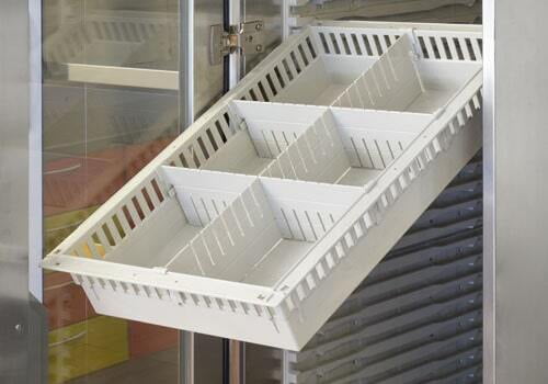 ISO trays and side panel rails